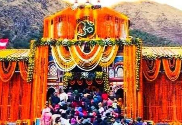 Badrinath Temple : బద్రీనాథ్ ఆలయ ద్వారాలు తెరుచుకున్నాయ్..