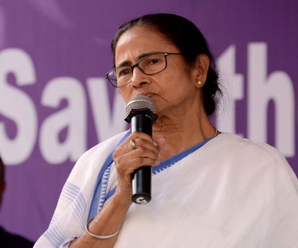 కోల్‌కతాలో ఈడీ వర్సెస్ మమతా బెనర్జీ: ఐ-ప్యాక్ దాడుల వద్ద ఉద్రిక్తత..