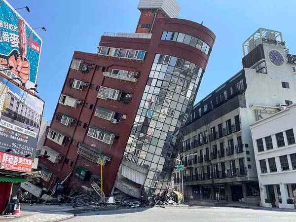 Taiwan Earthquake : తైవాన్‌లో 7.2 తీవ్రతతో భారీ భూకంపం.. ఊగిపోయిన భవనాలు..