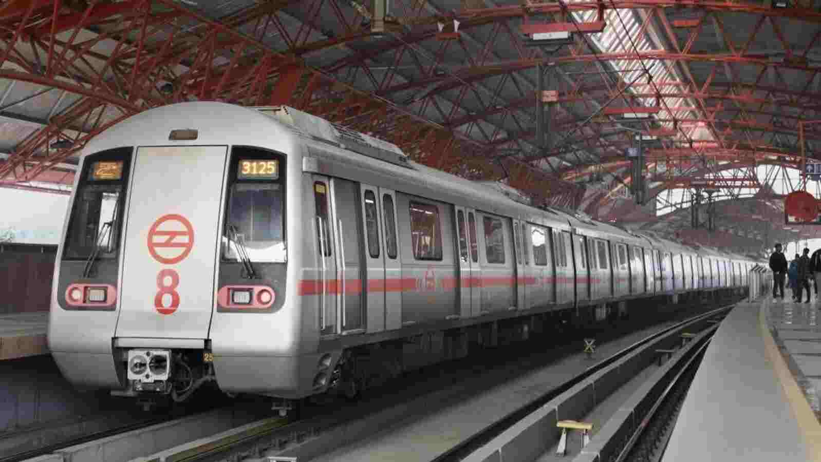 Delhi Metro | హోలీ పండుగ వేళ మెట్రో రైలు వేళల్లో మార్పులు