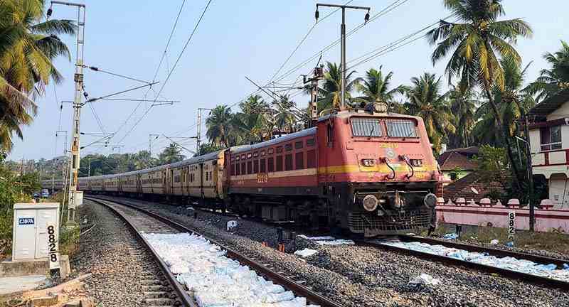 IRCTC refund policy | ప్ర‌యాణికుల‌కు గ‌మ‌నిక.. క్యాన్సిల్ చేసిన టిక్కెట్లపై ఎంత వాపస్ వ‌స్తుందో తెలుసుకోండి..