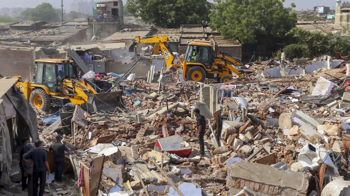 Ahmedabad bulldozer action : గుజరాత్ చరిత్రలోనే అతిపెద్ద బుల్డోజర్ చర్య!