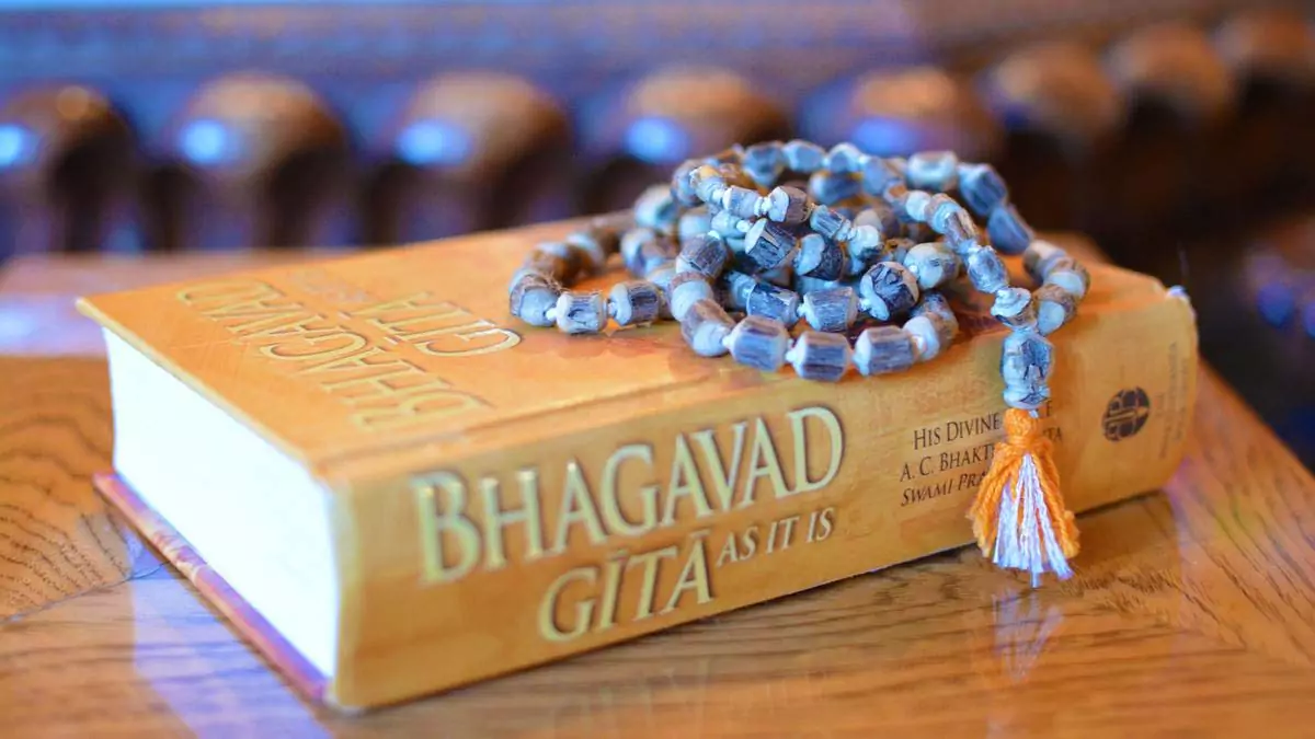 Bhagvad Gita : వివాహానికి వచ్చిన అతిథులకు బహుమతులుగా భగవద్గీత గ్రంథాలు..