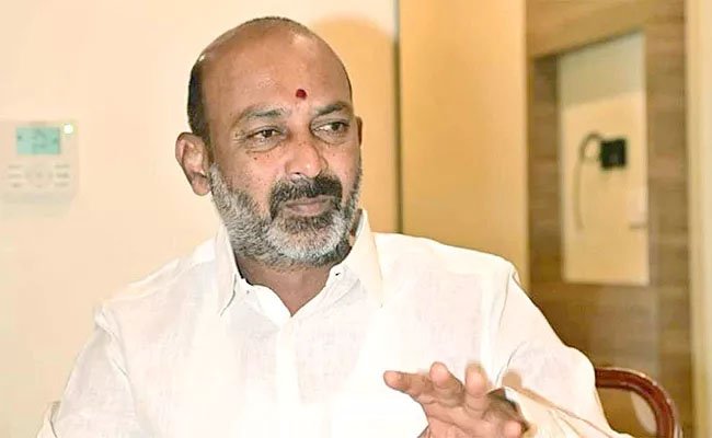 హిందువులను మైనారిటీలుగా మార్చాలనే కుట్రలో కాంగ్రెస్ : Bandi Sanjay