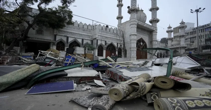 Delhi Turkman Gate | ఢిల్లీ తుర్క్‌మాన్ గేట్ వద్ద బుల్డోజర్ల గర్జన: అర్థరాత్రి అస‌లేం జ‌రిగింది?
