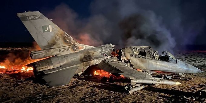 పాకిస్తాన్ – ఆఫ్ఘనిస్తాన్ మధ్య బహిరంగ యుద్ధం? కాబూల్, కాందహార్‌పై వైమానిక దాడులు –  Pakistan Afghanistan War 2026